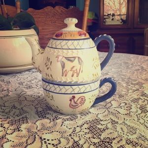 Tea pot with cup